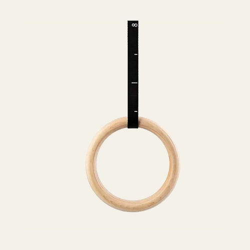 Anneau de gymnastique en bois Ø32 mm suspendu à sa sangle noire graduée